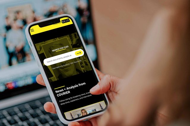 COURIER in-hand mobile moment
