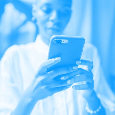 woman-holding-phone